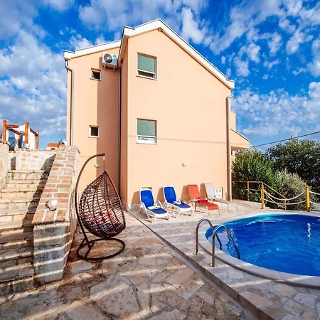 Nyaraló Jasenice Near & Pool *