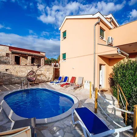 Nyaraló Jasenice Near & Pool