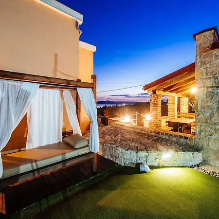 펜션 Jasenice Near & Pool