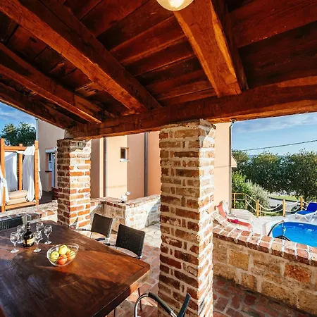 Σπίτι διακοπών Jasenice Near & Pool *