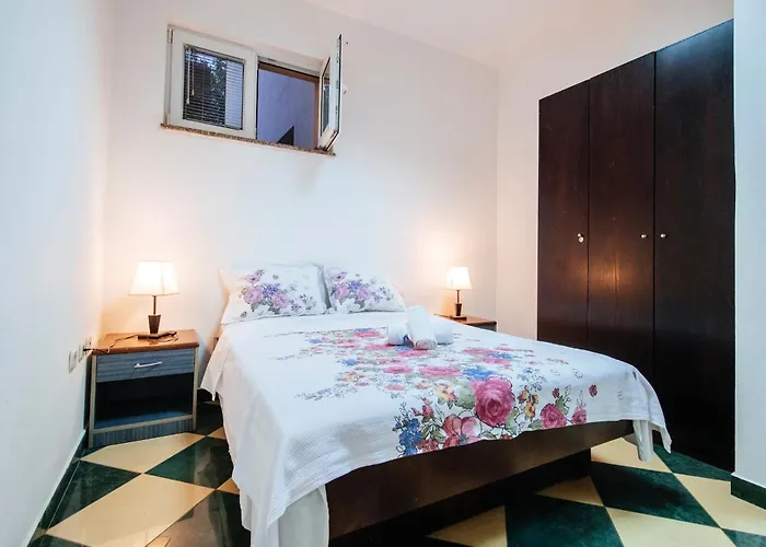 Feriehus Jasenice Near & Pool Maslenica