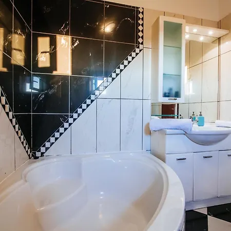 Jasenice Near & Pool * ماسلينتسا