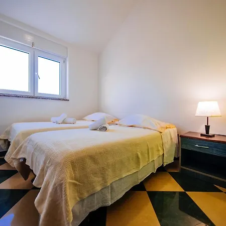 Jasenice Near & Pool بيت للعطل