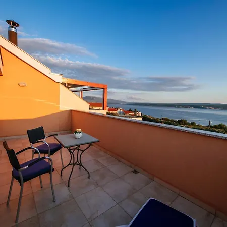 Jasenice Near & Pool بيت للعطل *