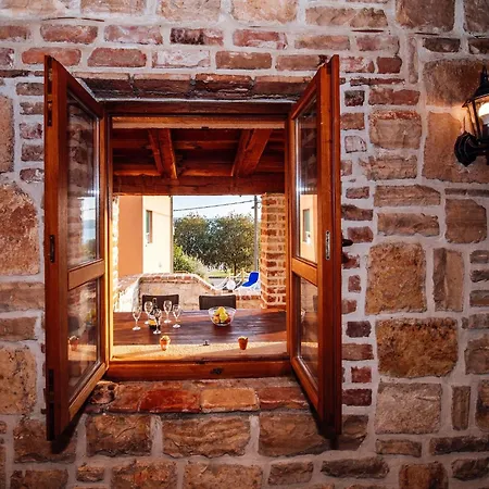 بيت للعطل Jasenice Near & Pool *