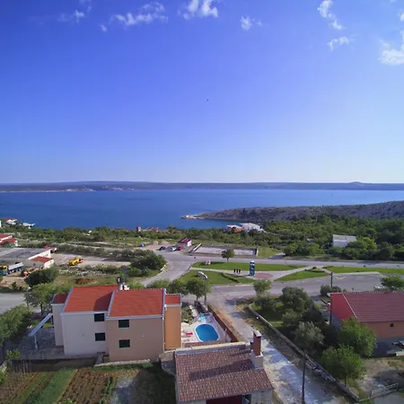 Jasenice Near & Pool بيت للعطل *