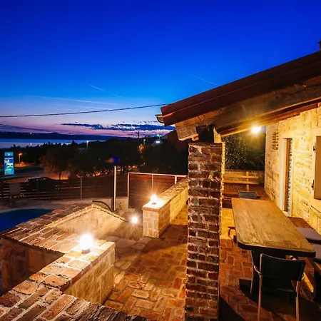 Jasenice Near & Pool * ماسلينتسا